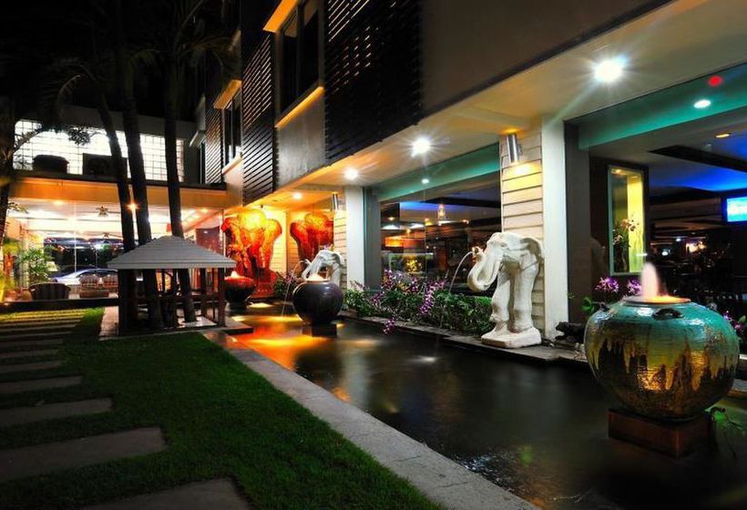 Hotel The Airport 16