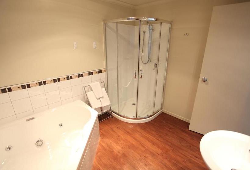 Hotel Aspen On King 13