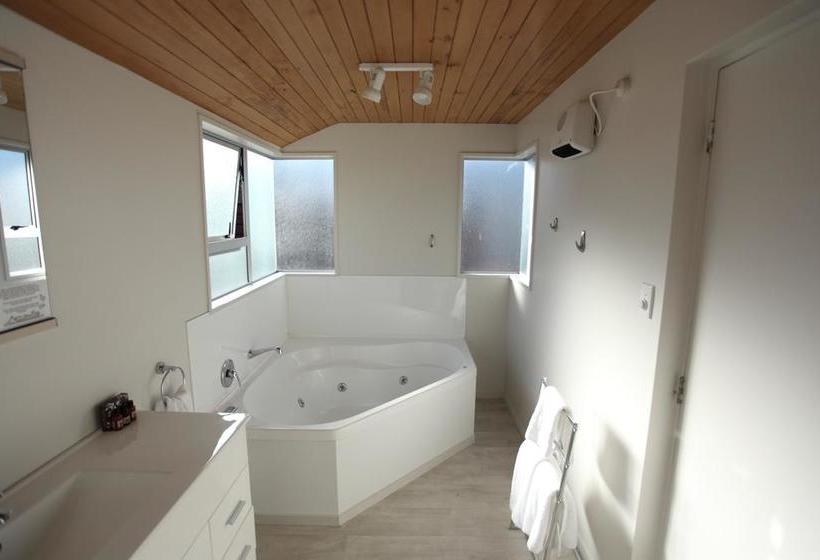 Hotel Aspen On King 8