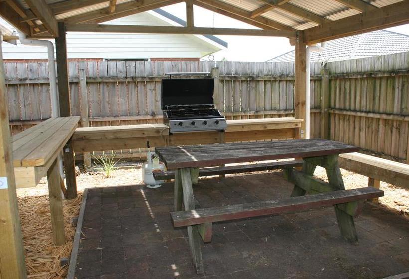 Burgundy Rose Motel 1