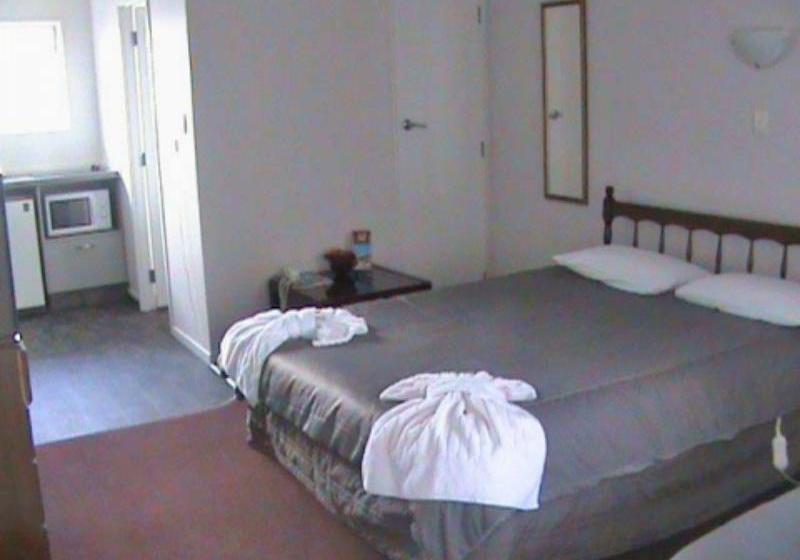 Burgundy Rose Motel 11