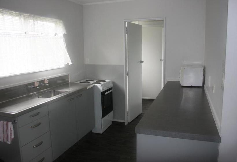 Burgundy Rose Motel 4