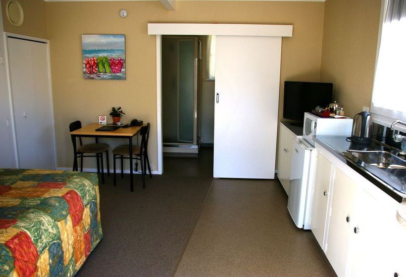 Totara Lodge Motel 8