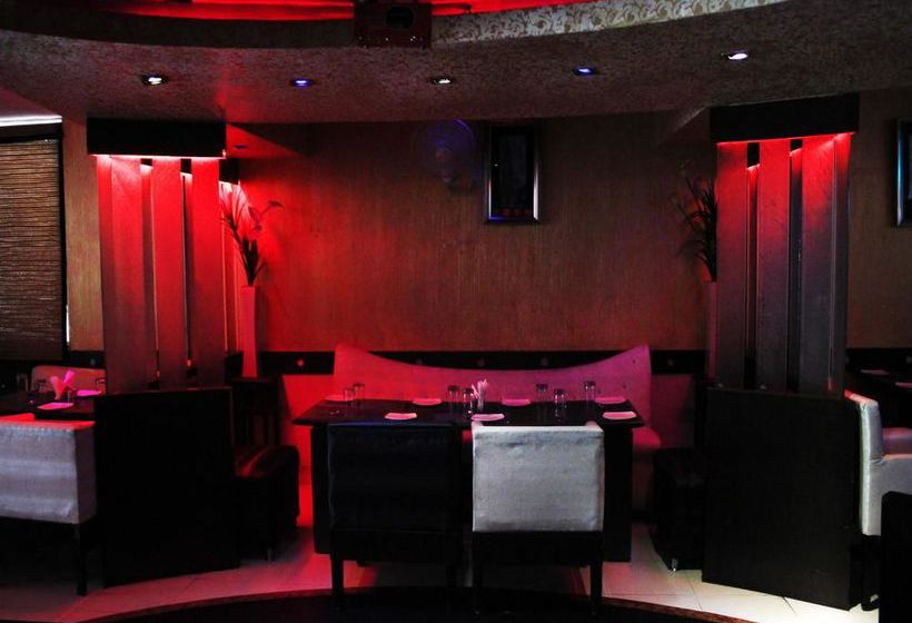 Hotel Oyo Premium Near Fortis Faridabad 7