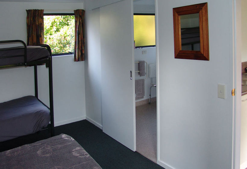 Lake Brunner Country Motel 11