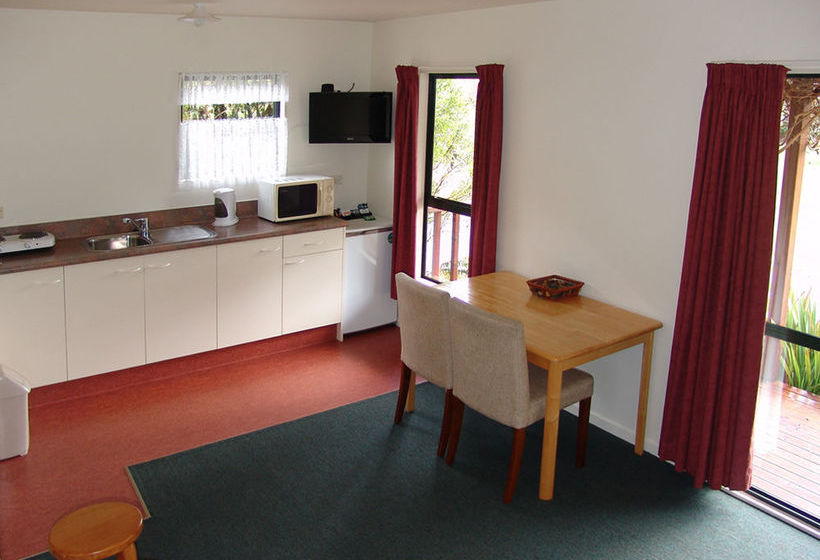 Lake Brunner Country Motel 12