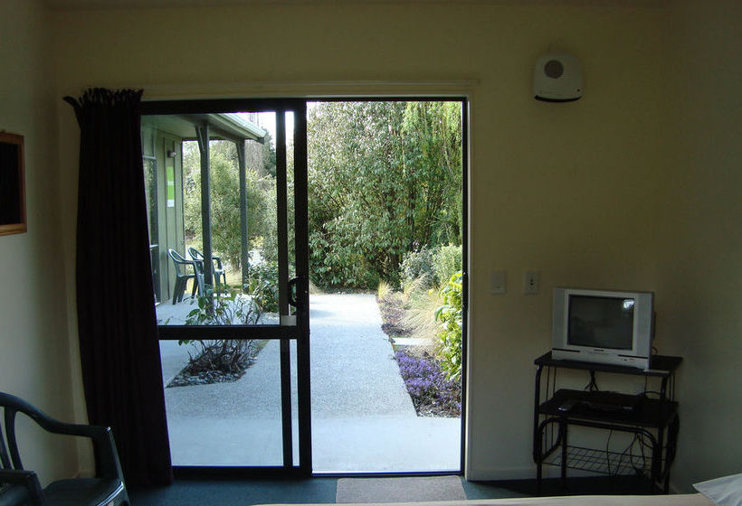 Lake Brunner Country Motel 15