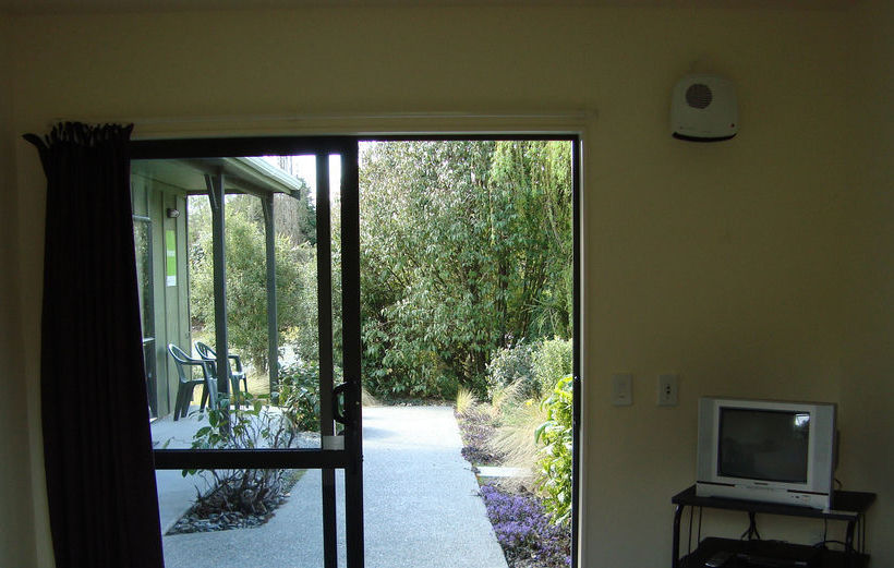 Lake Brunner Country Motel 17