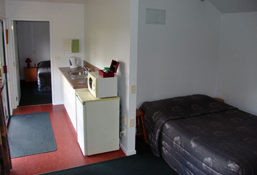 Lake Brunner Country Motel 19