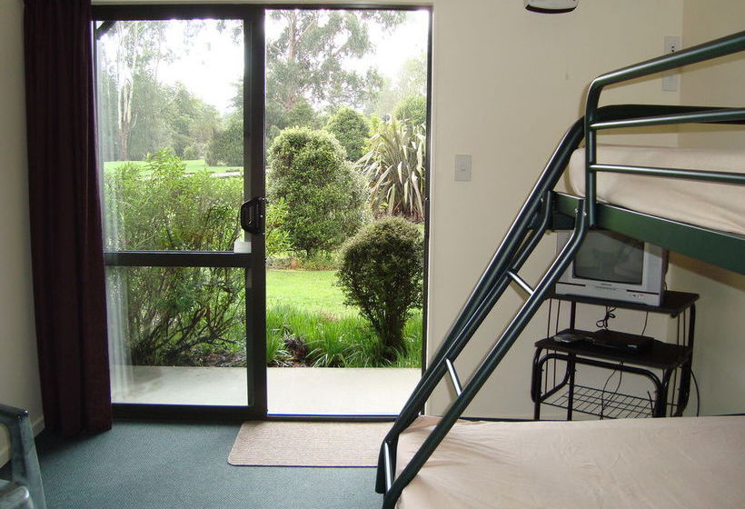 Lake Brunner Country Motel 6