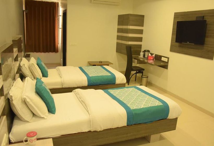 Hotel Oyo Rooms Near Station Gulambaba Road 2 11