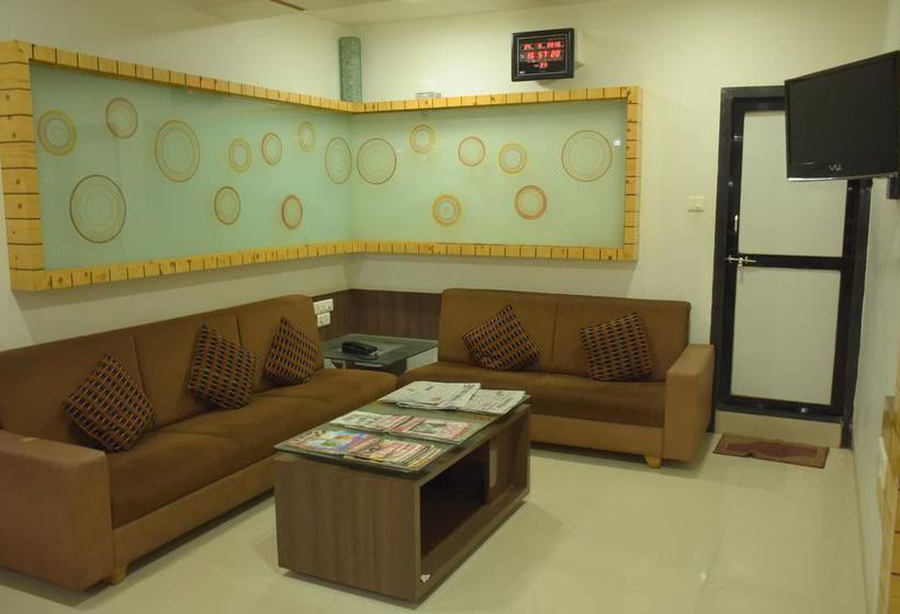 Hotel Oyo Rooms Near Station Gulambaba Road 2 12