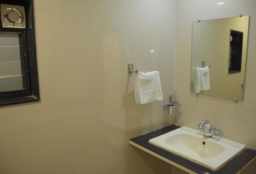 Hotel Oyo Rooms Near Station Gulambaba Road 2 2