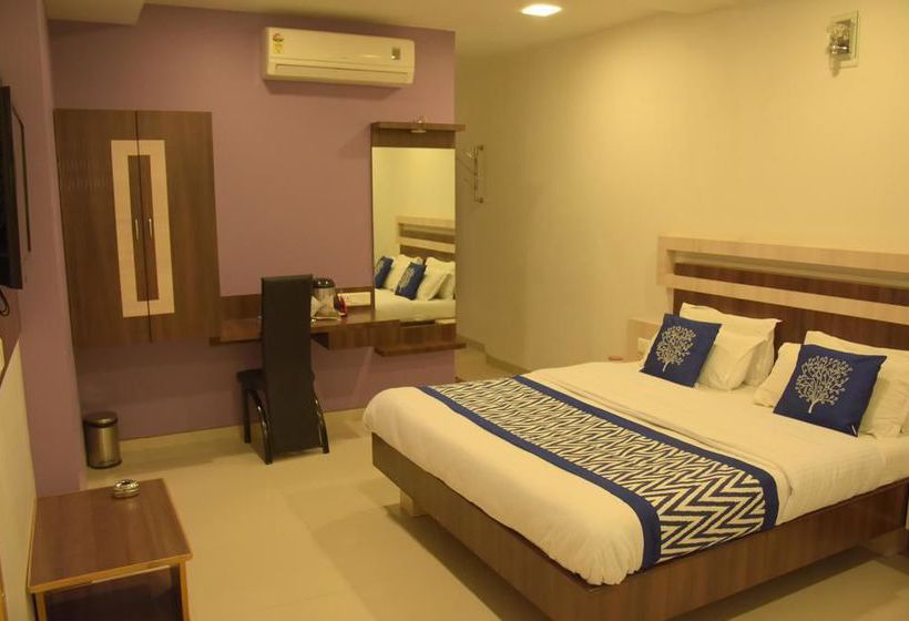 Hotel Oyo Rooms Near Station Gulambaba Road 2 6