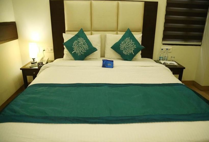 Hotel Oyo Premium Football Chowk 13