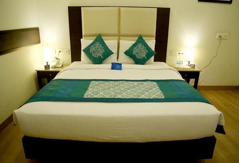 Hotel Oyo Premium Football Chowk 17