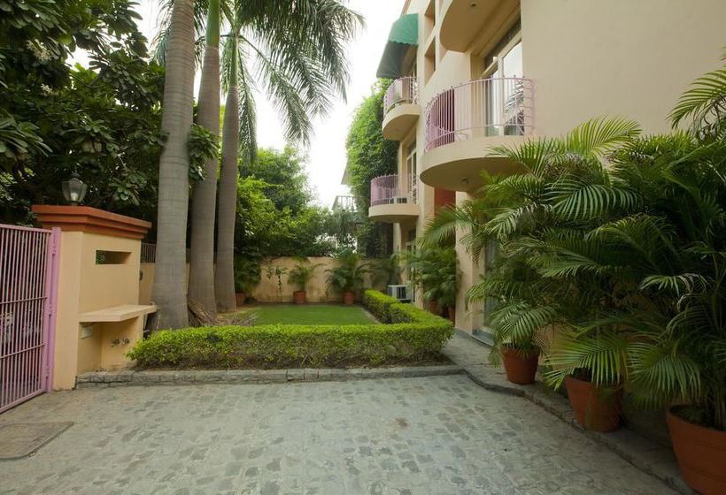 Hotel Oyo Premium Iffco Metro 15