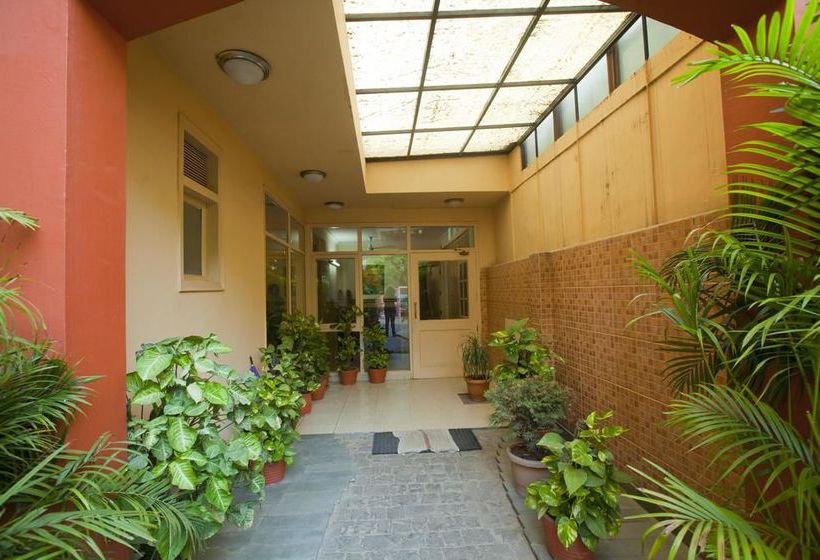 Hotel Oyo Premium Iffco Metro 16