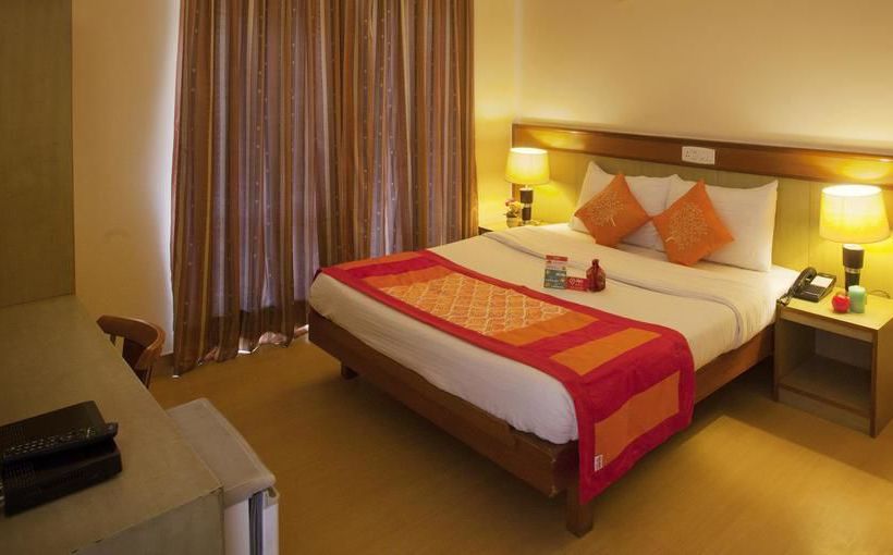Hotel Oyo Premium Iffco Metro 5