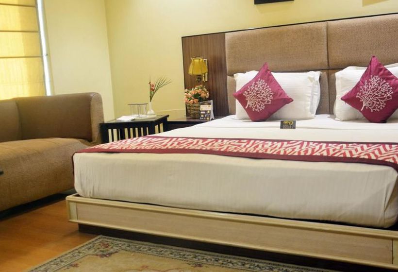 Hotel Oyo Premium Raheja Atlantis 1