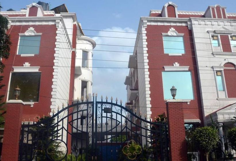 Hotel Oyo Premium Raheja Atlantis 2