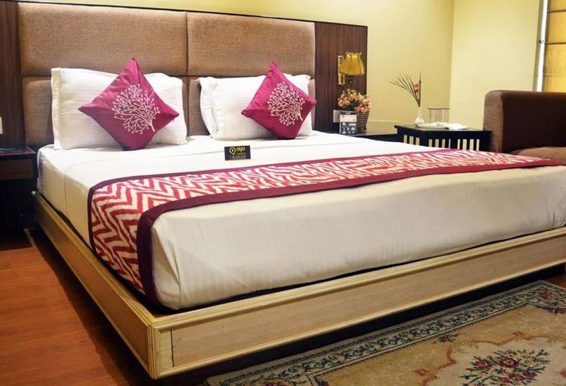 Hotel Oyo Premium Raheja Atlantis 7