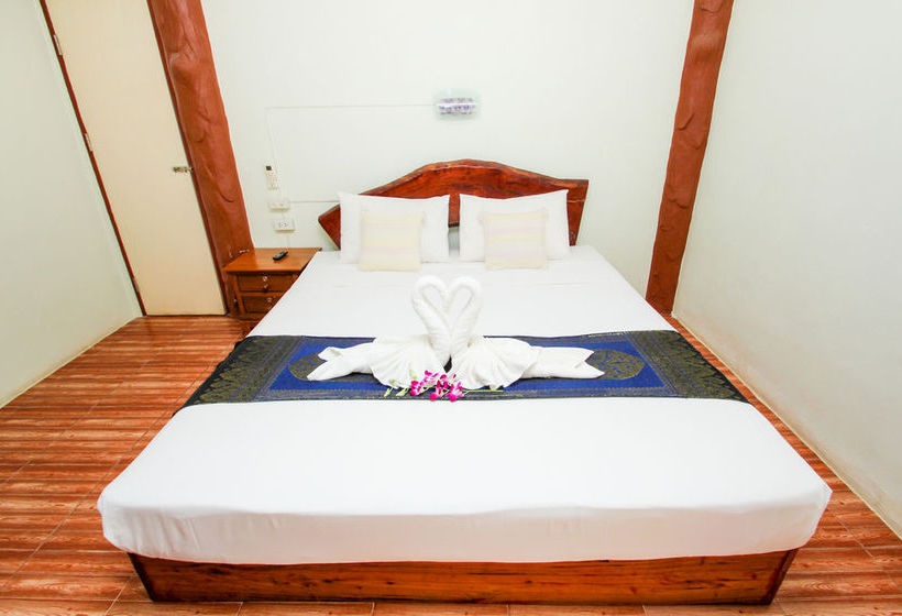 Hotel Naiyang Discovery Beach Resort 9