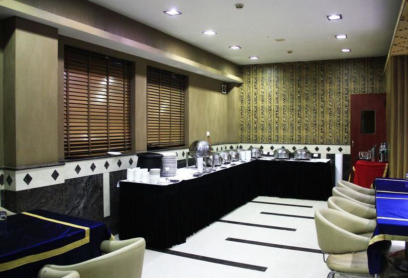 Hotel Oyo Premium Sector 14 Delhi Road Gurgaon 3