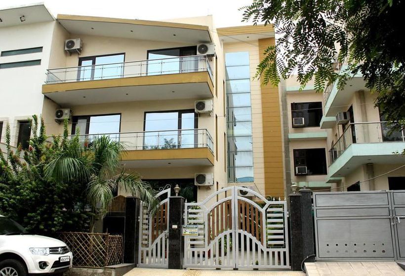 Hotel Oyo Rooms Near Galleria Market