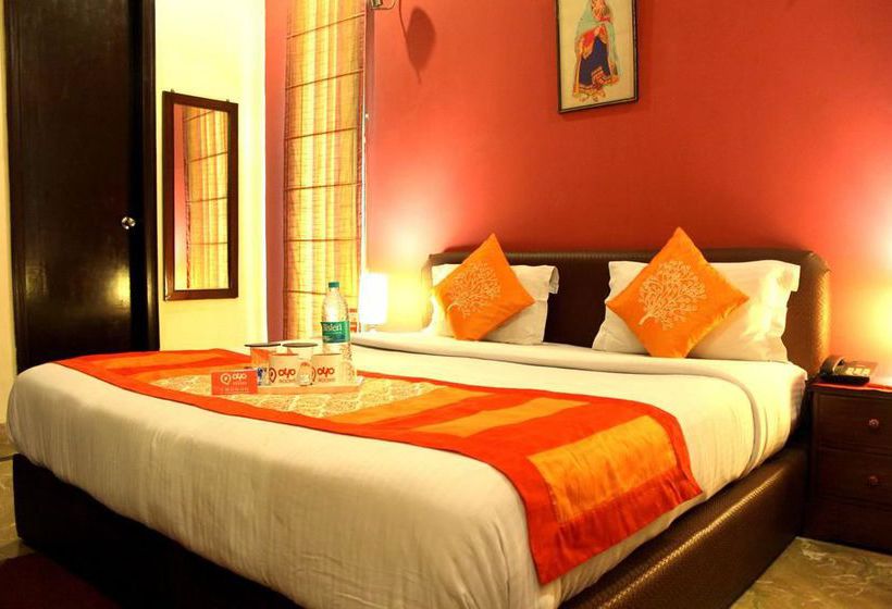 Hotel Oyo Rooms Near Galleria Market 13