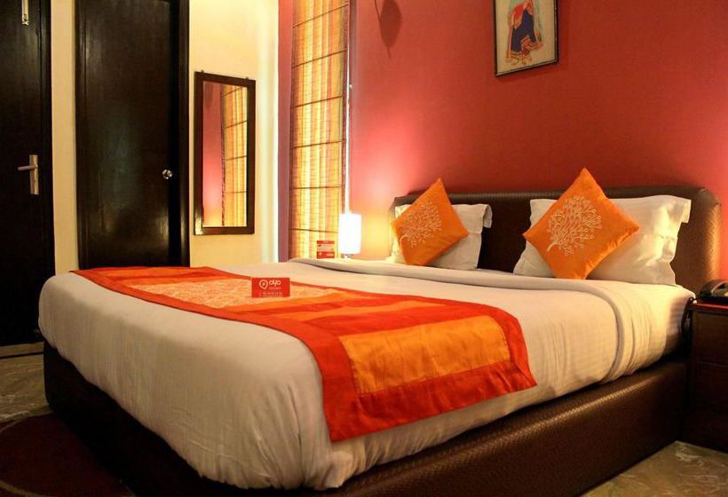 Hotel Oyo Rooms Near Galleria Market 15