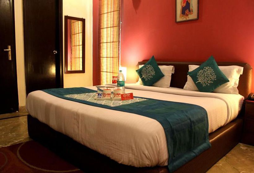 Hotel Oyo Rooms Near Galleria Market 16