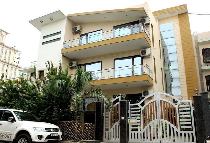 Hotel Oyo Rooms Near Galleria Market 2