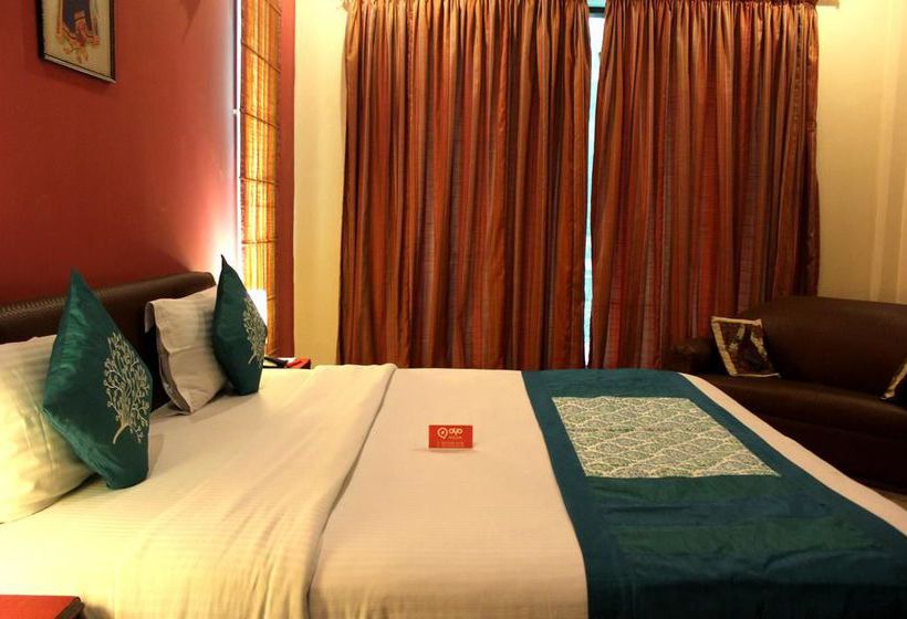 Hotel Oyo Rooms Near Galleria Market 3