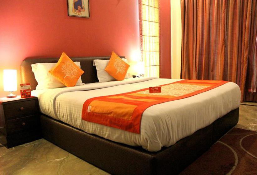 Hotel Oyo Rooms Near Galleria Market 5