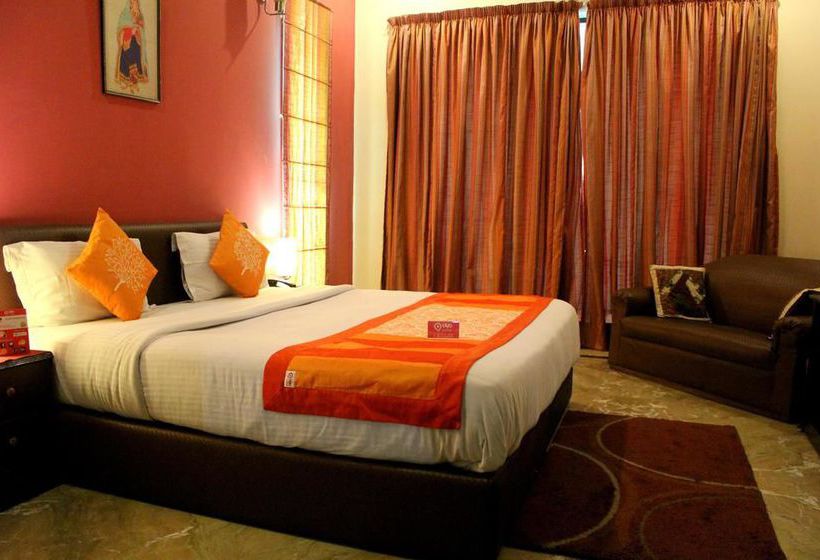 Hotel Oyo Rooms Near Galleria Market 8
