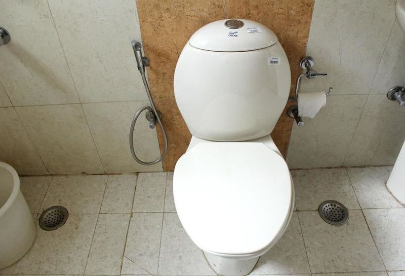 Hotel Oyo Rooms Near Galleria Market 9