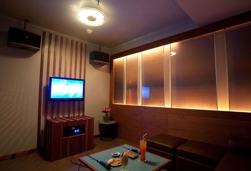 Hotel Ploy Palace 12