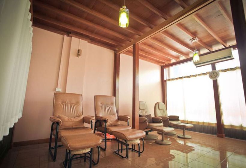 Hotel Ploy Palace 16