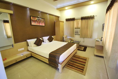 Hotel Oyo Premium Home Guard Chowk Dwarka 10