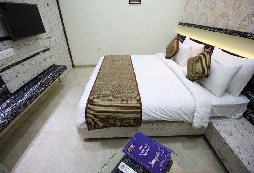 Hotel Oyo Premium Home Guard Chowk Dwarka 2