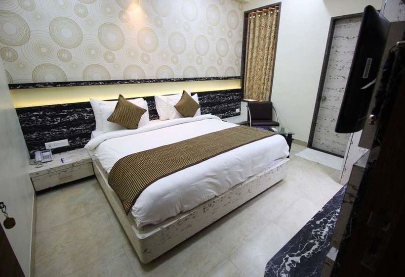 Hotel Oyo Premium Home Guard Chowk Dwarka 3