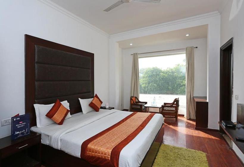 Hotel OYO 10928 Krishna Kunj