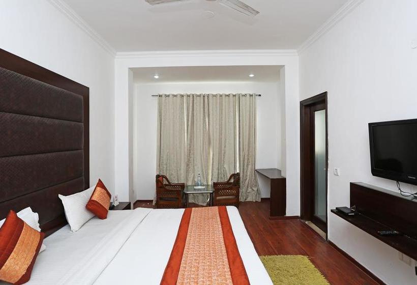 Hotel OYO 10928 Krishna Kunj 1