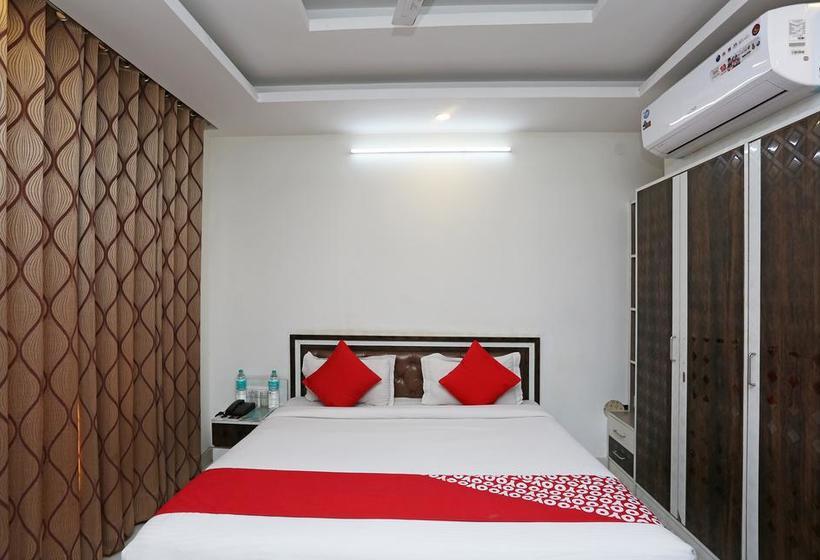 Hotel OYO 10928 Krishna Kunj 11