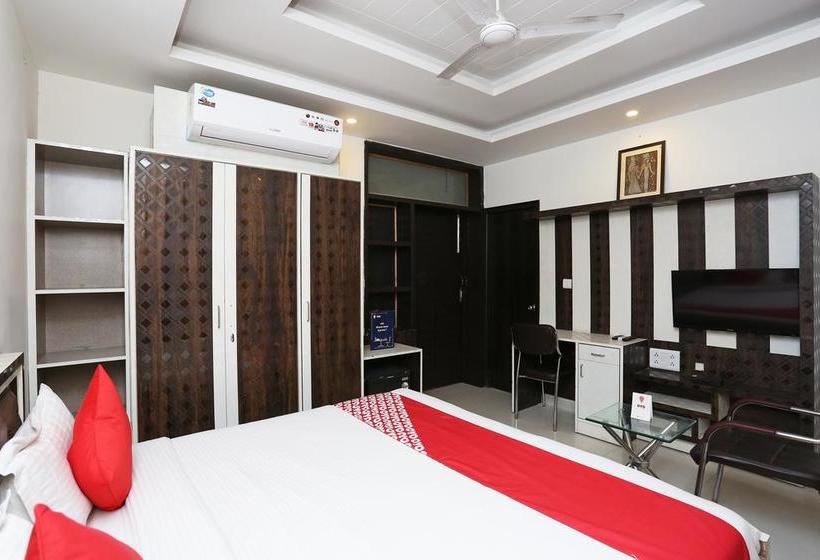 Hotel OYO 10928 Krishna Kunj 12