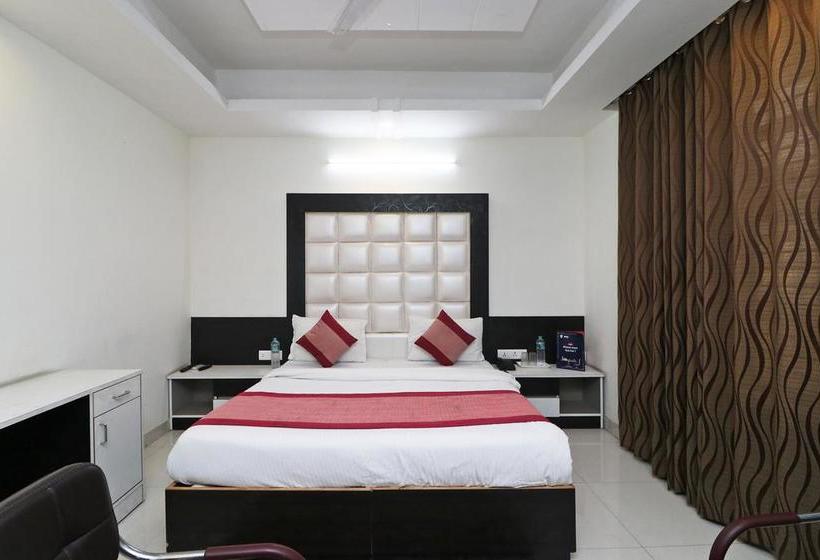Hotel OYO 10928 Krishna Kunj 13