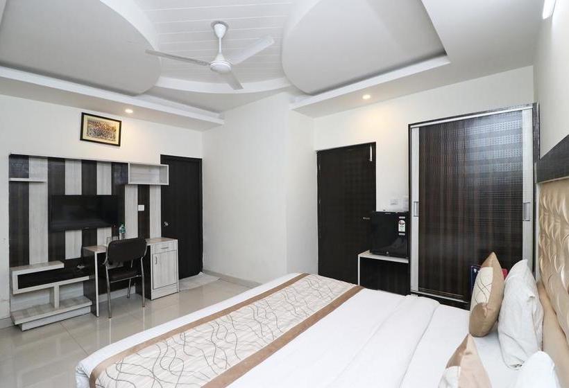 Hotel OYO 10928 Krishna Kunj 15
