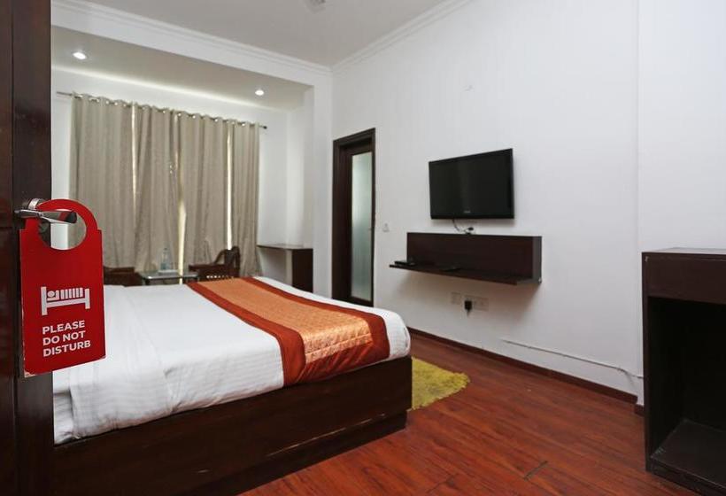 Hotel OYO 10928 Krishna Kunj 2