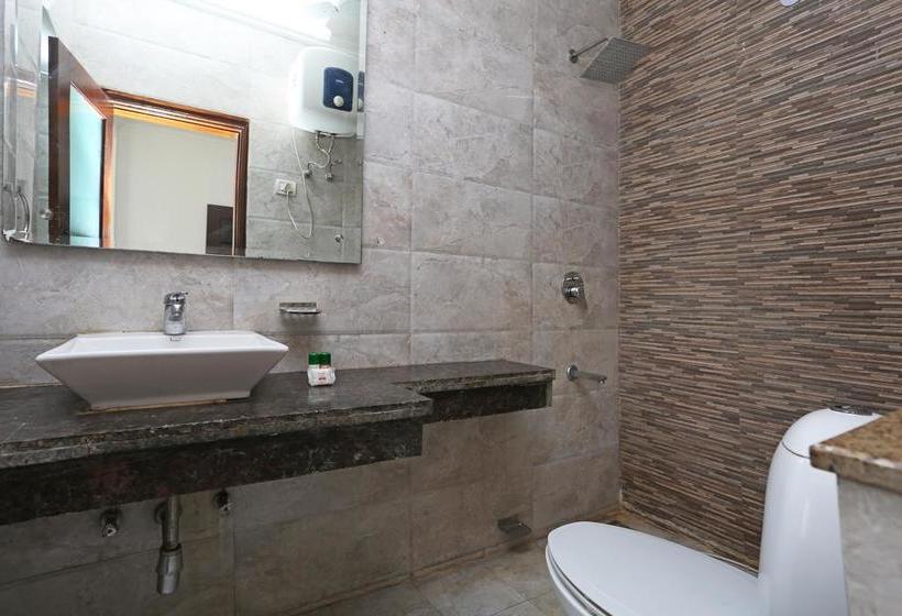 Hotel OYO 10928 Krishna Kunj 5